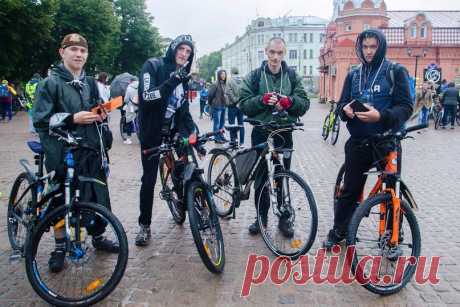Ночной велопарад в Сергиевом Посаде.

Московские велосипедисты приехали 
провести праздник в Сергиевом посаде