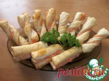 Слоеные &quot;язычки&quot; с форелью - кулинарный рецепт