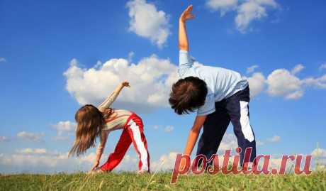 Хотите жить дольше? Чаще наклоняйтесь!

Депрессия в области больших поясничных мышц приводит к депрессии области кишечника. А если в депрессии находится восходящий отдел толстого кишечника - то начинает себя плохо чувствовать печень. Молочная кислота не утилизируется, увеличивается количество шлаковых продуктов, резко увеличивается количество коллагена, резко уменьшается выработка эластина и медленно, но верно идет угнетение межпозвонковых суставов и дисков. И к этому всем...