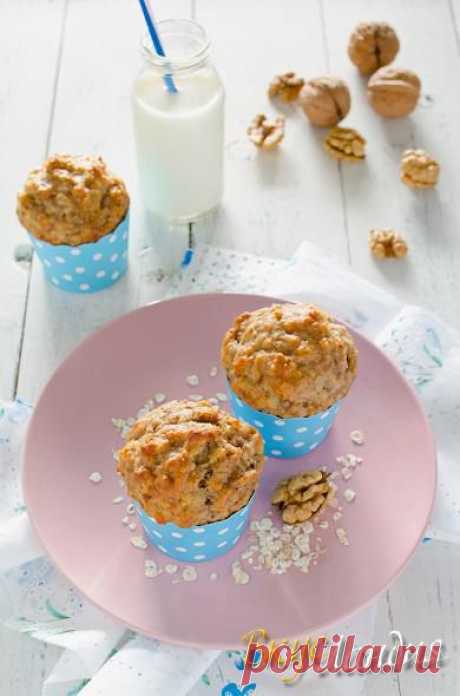 Банановые маффины с овсяными хлопьями и орехами