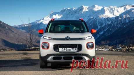 Citroen C3 Aircross: Девчонки, налетай! Знакомимся с новым покорителем женских сердец – маленьким симпатичным кроссовером C3 Aircross – на горных серпантинах Краснодарского края.Если присмотреться к «мордахе» нового C3 Aircross, то в форме ...