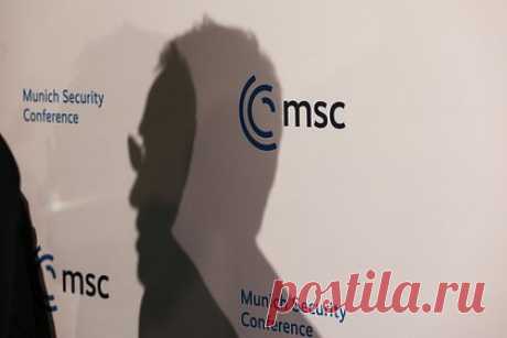 Немецкий политик разочаровался решением не приглашать Россию в Мюнхен. Глава немецкой Левой партии Мартин Ширдеван заявил, что разочарован решением не приглашать Россию на Мюнхенскую конференцию по безопасности. Ширдеван выразил мнение, что избежать переговоров с Россией по Украине не удастся, а прийти к какому-либо решению получится только путем диалога.