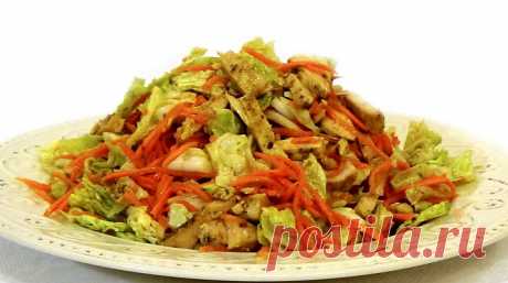 Легкий салат с пекинской капустой и курицей Такой вкусный и такой легкий... Идеальный салатик для тех, кто следит за фигурой. А заправка какая... Ммм... Пальчики оближешь!