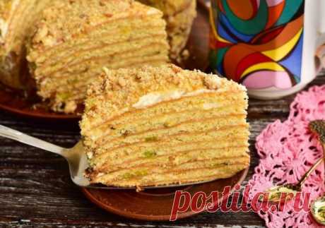 ​Медовик с фруктами Новый вкус привычного десерта!Ингредиенты:
Яйца &mdash; 2 шт.&nbsp;Масло сливочное &mdash; 90 г
Сахар &mdash; 2 стак.&nbsp;Сметана &mdash; 400 г&nbsp;Мед &mdash; 40 г&nbsp;Банан &mdash; 1 шт.&nbsp;Киви &mdash; 1 шт.&nbsp;Разрыхлитель &mdash; 1 ст. л.&nbsp;Мука &mdash; 350–400...