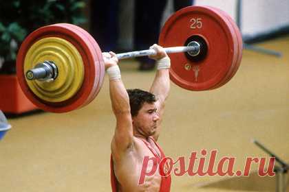 Названа причина смерти олимпийского чемпиона Игр-1980. Названа причина смерти олимпийского чемпиона Игр в Москве 1980 года, тяжелоатлета Виктора Мазина. Приемный сын именитого спортсмена Игорь Девяткин рассказал, что Мазин страдал от рака горла. Он умер в возрасте 67 лет. Родственник также добавил, что похороны пройдут в селе Покровка.