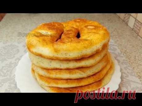 Лепёшки по рецепту МОЕЙ БАБУЛИ....они такие вкусные, что я готова их делать каждый день! ИНГРЕДИЕНТЫ:400мл кефир1 ч.л соль, сахар1 шт яйцо12гр дрожжи30гр растительное масло2 ст.л. мак700-800гр мука+/-для жарки 300гр растительное маслоОбжариваем лепешки на среднем огне.
