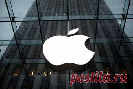 Apple создаст конкурента ChatGPT. Глава компании Apple Тим Кук заявил, что Apple изучает ChatGPT и подобных чат-ботов. Кук заметил, что его корпорация собирается нанять больше специалистов, которые занимаются искусственным интеллектом. Оценивая популярность ChatGPT, глава Apple отметил, что его компания заинтересована в создании конкурента чат-бота.