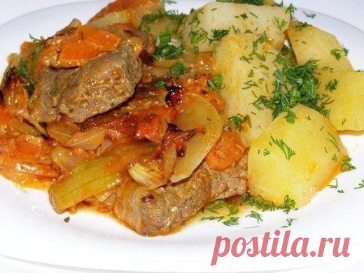 Вкуснейшее жаркое по-домашнему Ингредиенты:  мясо — 500 грамм лук — 1 штука морковь — 1 штука перец болгарский — 1 штука помидоры — 2 штуки картофель Приготовление:  Нарезаем мясо кусочками и обжариваем до полуготовности. Затем добавляем лук, нарезанный полукольцами, жарим вместе с мясом. Нарезаем перец и морковь соломкой и добавляем к мясу. Обжариваем до мягкости моркови. Добавляем пару столовых […]