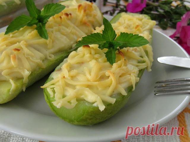 Запеченные фаршированные кабачки по-турецки (Fırında Kıymalı Kabak Sandal)