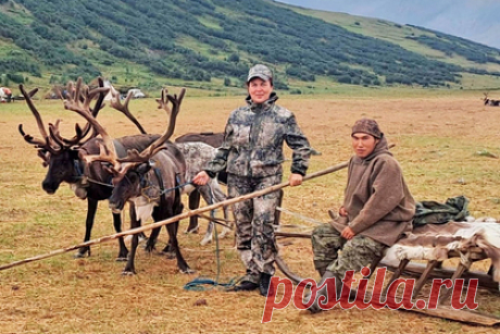 Россияне начнут путешествовать в тундру по-новому. Сотрудники Музейного ресурсного центра в Ноябрьске готовят проект «Виртуальное этнопутешествие. Дыхание тундры», благодаря которому жители и гости города с помощью 3D-панорам и VR-очков смогут стать свидетелями повседневной жизни коренных народов Севера. Экспозиция подготовлена по материалам поездки на Полярный Урал.