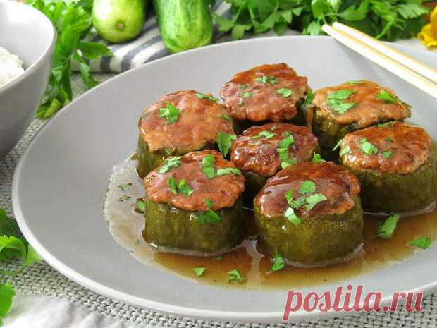 (31) Жареные фаршированные огурцы по-китайски - БУДЕТ ВКУСНО! - медиаплатформа МирТесен Китайская кухня не перестает меня удивлять своей оригинальностью и нетривиальностью вкусов!!! Огурцы я готовлю далеко не первый раз, но этот рецепт меня покорил... В первую очередь простотой приготовления, а во вторую уже своим интересным вкусом:) Получилось очень необычно, сочно и ароматно!