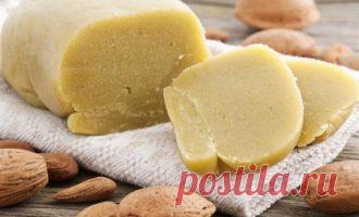 Марципан по-сыроедчески рецепт – смесь миндальной муки и сахарной пудры/сиропа по консистенции напоминающая пластилин.