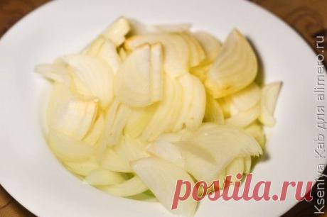 Мясные шарики на луковой подушке