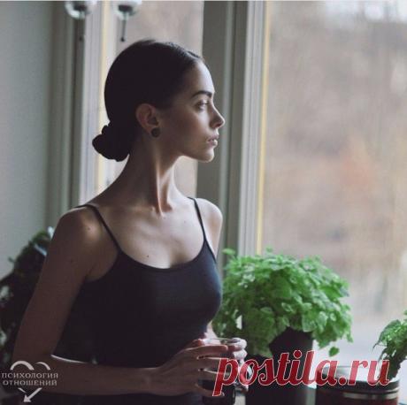 Худшее из того, что может предложить мужчина — неопределённость. Лучшее из того, что может сделать женщина — не тратить на это время.