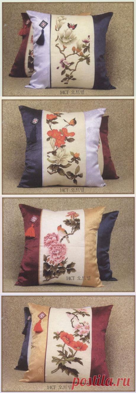 Четыре подушки в восточном стиле