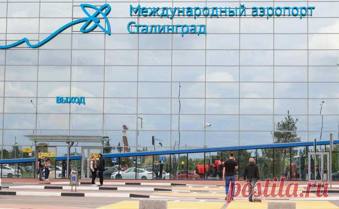 Аэропорты Волгограда и Саратова закрыли для полетов. Аэропорт Волгограда временно не принимает и не отправляет рейсы, сообщил в телеграм-канале представитель Росавиации Артем Кореняко.