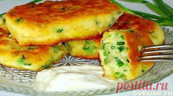 Самые ленивые пирожки с яйцом и зелёным луком за 10 минут