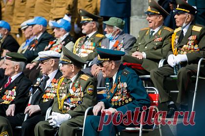 Социолог назвал причины конфликтов вокруг Дня Победы. Социолог, социальный антрополог Алексей Титков полагает, что возникшие в обществе споры относительно празднования Дня Победы появились из-за того, что этот праздник по-прежнему остается важным для каждого россиянина. У поколения потомков сформировались свои представления о том, как нужно вспоминать и говорить о войне.