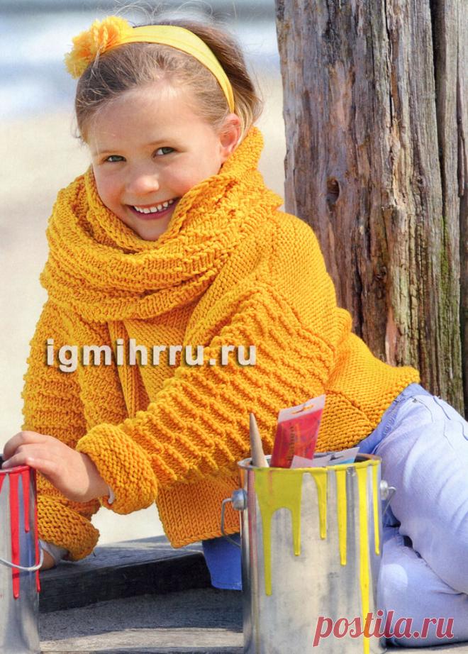 ДЛЯ ДЕВОЧКИ 4-10 ЛЕТ. ЖЕЛТЫЙ ШЕРСТЯНОЙ ПУЛОВЕР, ДОПОЛНЕННЫЙ ОБЪЕМНЫМ ШАРФОМ-ПЕТЛЕЙ. Вязание спицами