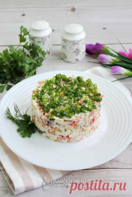 Салат с крабовыми палочками, грибами и сыром — рецепт с фото пошагово