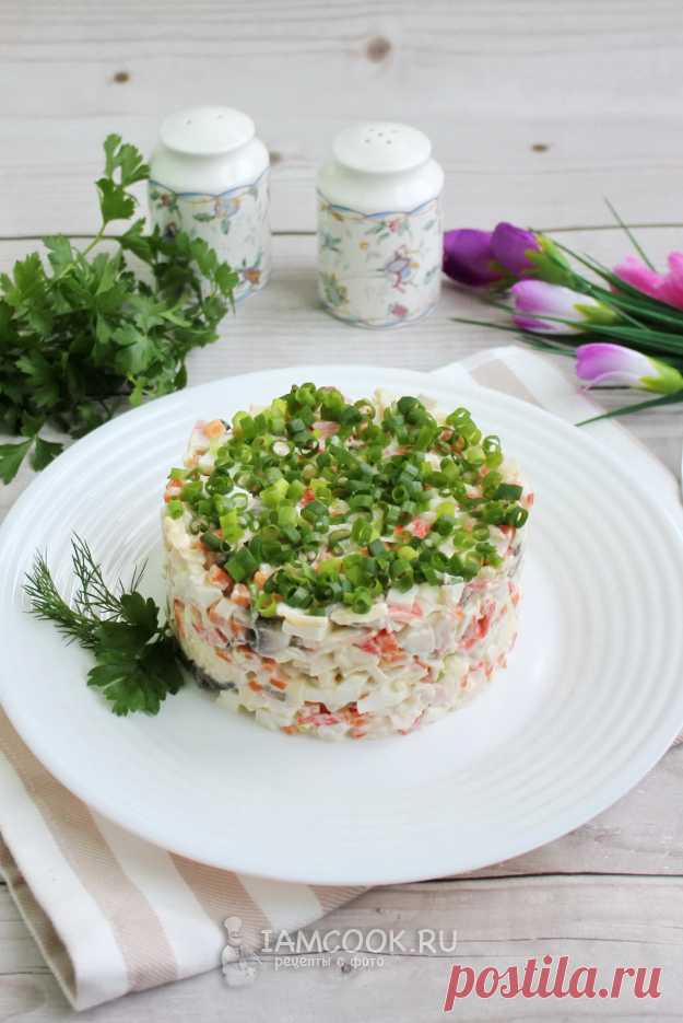 Салат с крабовыми палочками, грибами и сыром — рецепт с фото пошагово