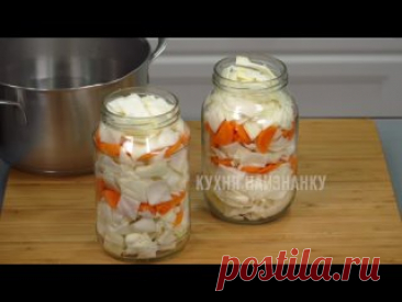 У меня капуста никoгда не залеживается в холодильнике: нарезаю и готовлю маринованный салат (и осенью, и зимой, и весной) Вкусная маринованная капуста. • Капуста ~ 1 кг • Морковь - 1 шт. • Чеснок - 5-6 зуб. Маринад: • Вода - 1 л • Соль - 1 ст.л. (с горкой) • Сахар - 2 ст.л. (с горкой) • Уксус 9% - 100 мл • Перец душистый (горошком) - 7-8 шт. • Лавровый лист - 2 шт.