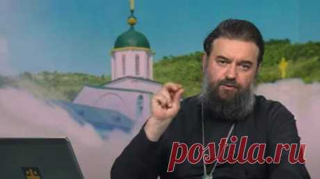 Зачем мы крестимся: Отец Андрей Ткачёв объяснил одно из неписаных правил - Это интересно! - медиаплатформа МирТесен Фото: Царьград В своей авторской передаче "Отец Андрей: Ответы" протоиерей Андрей Ткачёв объяснил, зачем православные крестятся и почему именно тремя перстами. Оказывается, этот обряд входит в так называемое неписаное апостольское предание, а три перста, сложенные вместе, означают то же самое, что