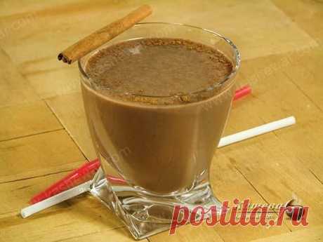 Горячий банановый коктейль.