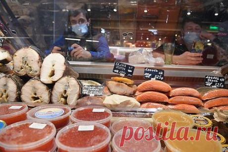 Оценены перспективы роста цен на деликатесы перед Новым годом. Цены на деликатесные группы товаров останутся неизменными перед Новым годом, заявил председатель президиума Ассоциации компаний розничной торговли (АКОРТ) Игорь Караваев. По его словам, ретейлеры даже видят снижение цен по некоторым группам товаров или ограниченный рост, который отстает от инфляции.