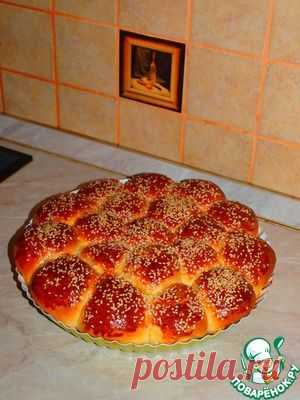 Картофельные булочки

Ингредиенты:
Картофельное пюре	(желательно не соленое) — 150 г
Вода	— 80 мл
Молоко	— 80 мл
Масло сливочное	(+ немного для смазывания формы) — 70 г
Сахар	— 50 г
Соль	— 1 ч. л.
Яйцо	— 1 шт
Мука пшеничная	— 450 г
Дрожжи	(сухие) — 7 г
Кунжут