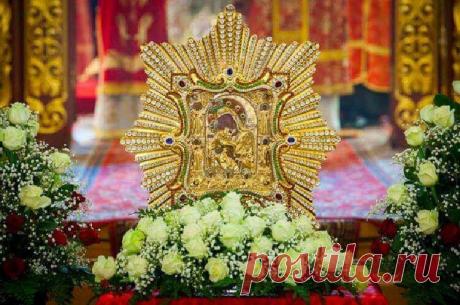 Почаевская икона Божией Матери — самая чудотворная святыня для защиты и прекращения войны молитвах.