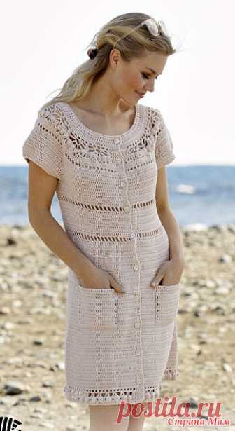 Платье  Sandy Shores. Связанное крючком платье с круглой кокеткой пряжей DROPS Cotton Merino. Изделие вяжется сверху вниз с ажурным узором, пуговицами и карманами. Размеры: S - XXXL  Размеры:
