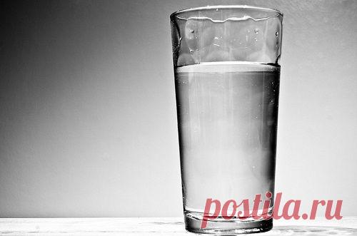 просто невероятно! Выпивай 4 стакана воды после пробуждения. Что из этого выйдет — просто невероятно! | Узнал сам - расскажи другому.