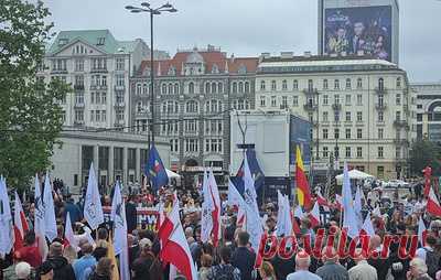 В Польше ультраправые проводят антимигрантские акции протеста. По данным польской полиции, протестные мероприятия зарегистрированы в 100 местах на территории всей страны