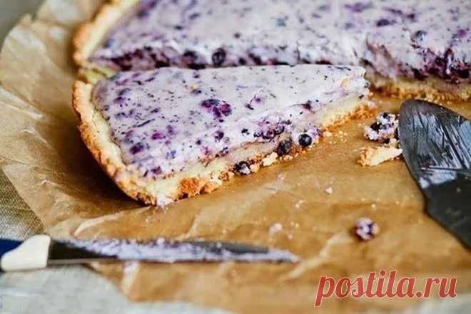 Творожный пирог с черникой 
Ингредиенты: 300 гр муки 2 ч.л. разрыхлителя 100 гр сахара
Ванилин на кончике ножа 2 яйца 100 гр сливочного масла (комнатной температуры) 400 гр творог 4% жирности (творог должен быть не жирный и мяг…