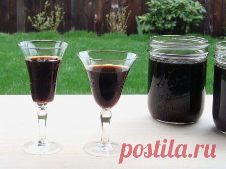 СЛИВОВЫЙ ЛИКЕР- ЛУЧШИЙ РЕЦЕПТ - Лучшие ликеры получаются из слив поздних, вызревших и ароматных. Ингредиенты:
- 450 г спелых слив
- 3 бутона гвоздики
- 0,5 см палочки или щепотка молотой корицы
- 240 г сахара
Показать полностью…