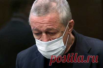 Михаил Ефремов рассказал об отношении к заключенным. Актер Михаил Ефремов, отбывающий наказание в колонии за то, что устроил смертельное ДТП в 2020 году, рассказал об отношении к сокамерникам. Артист поведал, что раньше относился к заключенным нормально, а после освобождения из тюрьмы будет относиться еще лучше, так как в колонии сделано все, чтобы исправить человека.