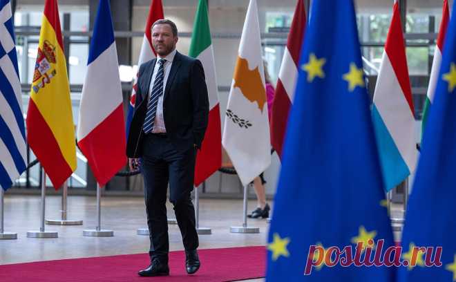 ЕС начал работу над 19-м пакетом санкций против России. Евросоюз после принятия 18-го пакета санкций против России уже начал работать над следующим пакетом ограничительных мер.