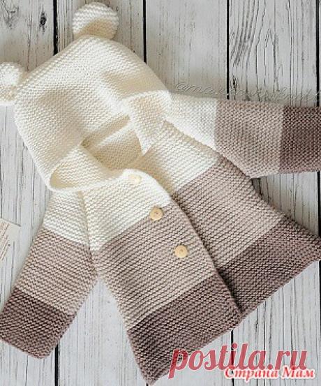 Куртка для малыша с капюшоном Курточку для малыша можно связать спицами достаточно быстро. Такую куртку лучше сделать с капюшоном, ведь капюшон достаточно практичная вещь, за что он особенно любим взрослыми и детьми.