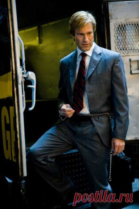 Аарон Экхарт