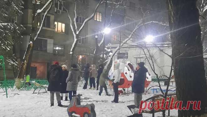 В сеть попали кадры землетрясения в Алма-Ате. В сеть попали кадры землетрясения в Алма-Ате. Об этом пишет NUR.KZ. Видео было снято камерой видеонаблюдения в микрорайоне Горный Гигант. В ночь на 23 января землетрясение магнитудой 6,7 вызвало подземные толчки в Казахстане, Киргизии и ...