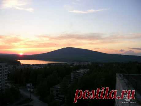 этой горой можно любоваться все ночи напролет