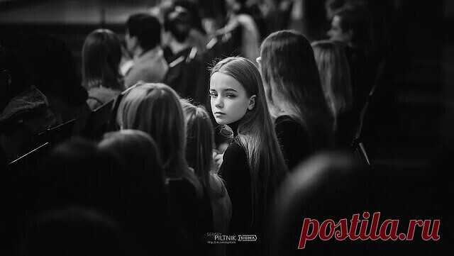 ДРУЖБА - это нечто большее чем лайки в соц сети...
Открытка на День рождение...
ДРУЖБА - это прежде всего ДОВЕРИЕ. Это то особое сплетение сердец, где такие вещи как ложь, лицемерие, предательство-просто не могут быть. Очень жаль, что чаще мы встречаем людей, которые становятся лишь эпизодами в нашей жизни.Обрывками фраз,вспышками временного света, которые перегорают ближе к полуночи, потухают и больше не зажигаются. Мы сохраняем их имена на самых верхних полках нашей памя...