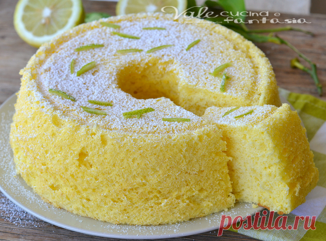 Chiffon cake al limone ricetta senza burro e olio Chiffon cake al limone ricetta senza burro e olio , sofficissima e leggera, senza grassi aggiunti e profumatissima al limone, semplice, una nuvola soffice