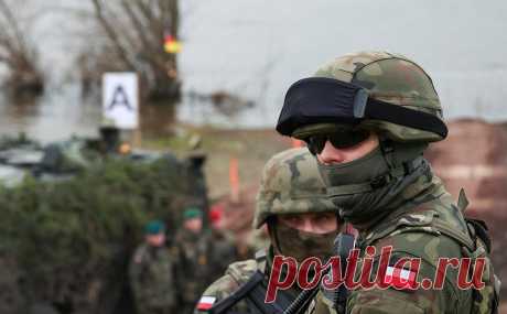 В Польше умер второй солдат, попавший под гусеницы в ходе учений НАТО. Скончался второй солдат, на которого во время учений НАТО в Польше наехала гусеничная машина, сообщила 1-я Варшавская бронетанковая бригада в Facebook (принадлежит Meta, признана экстремистской и запрещена в России).