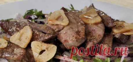 Печень с чесноком и заправкой из лука. Рецепт, по которому готовят кавказские горцы | Кулинарный техникум | Яндекс Дзен