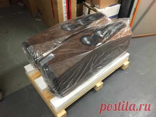 Грузите акустику бочками... :)
Beautiful beautiful speakers, agonisingly engaging and musical. These are about to make their owner very very happy.