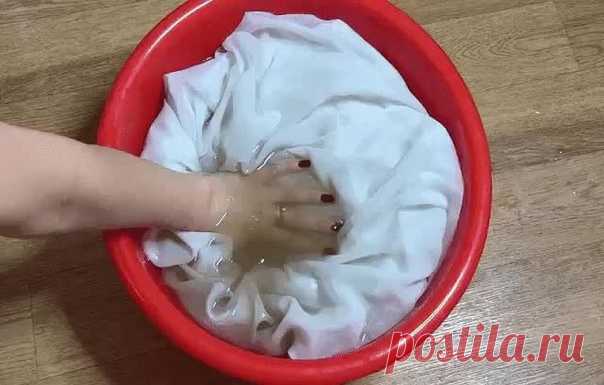 #Мое_здоровье#
СДЕЛАЛА НЕДАВНО ПО СОВЕТУ СВЕКРОВИ ОТБЕЛИВАТЕЛЬ. Хочу поделиться с вами секретом, потому что это нечто.
Такой эффект не получала ни от одного дорогого средства. Все пятна ушли, а цвет стал просто невероятный, как будто вещь с магазина.
Приготовление просто примитивное, да и ингредиенты тоже.
Кухонные полотенца и подобные вещи, где преобладают жирные пятна, отстирает горчица. 2 ст.л. горчичного порошка развести в литре горячей воды и дать настояться. Процедит...