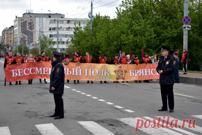 Под колокольный перезвон и громогласное ура по Брянску прошел «Бессмертный полк» | Наш Брянск·Ru