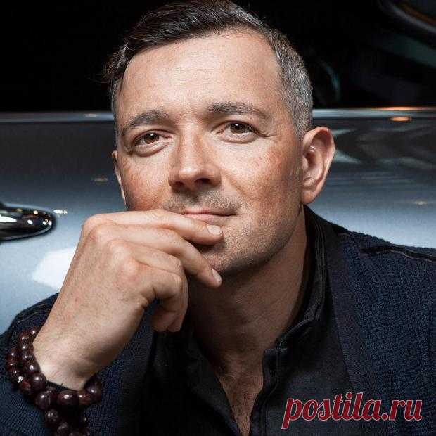 Егор Бероев с женой: известный актер порадовал фанатов семейной фотографией